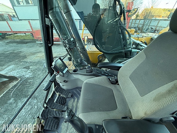 Volvo EC220DL 27 of 30