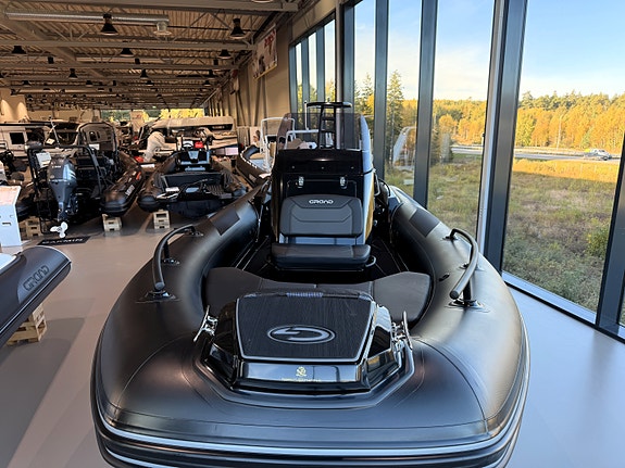 Demobåt! Grand 750 UBE m/Yamaha VF250 | Garmin Ultrawide | Softdeck | Coastkey 4 of 25