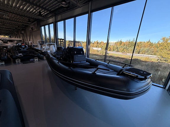 Demobåt! Grand 750 UBE m/Yamaha VF250 | Garmin Ultrawide | Softdeck | Coastkey 3 of 25