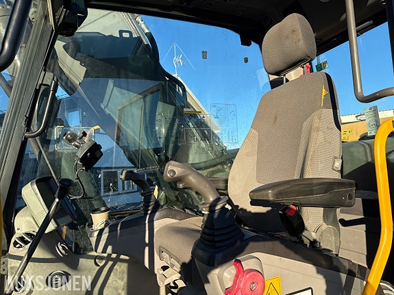 Volvo EC250DL 15 of 30