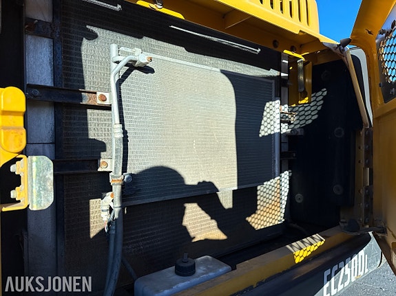 Volvo EC250DL 25 of 30