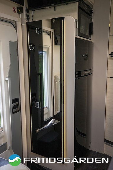 Challenger Sirius 3048 XLB Solcelle // Skinn // Ryggekamera // Face 2 Face 15 of 27