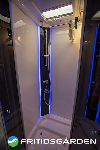 Challenger Sirius 3048 XLB Solcelle // Skinn // Ryggekamera // Face 2 Face 21 of 27