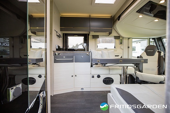 Challenger Sirius 3048 XLB Solcelle // Skinn // Ryggekamera // Face 2 Face 10 of 27