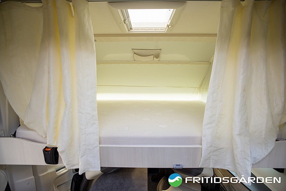 Challenger Sirius 3048 XLB Solcelle // Skinn // Ryggekamera // Face 2 Face 24 of 27
