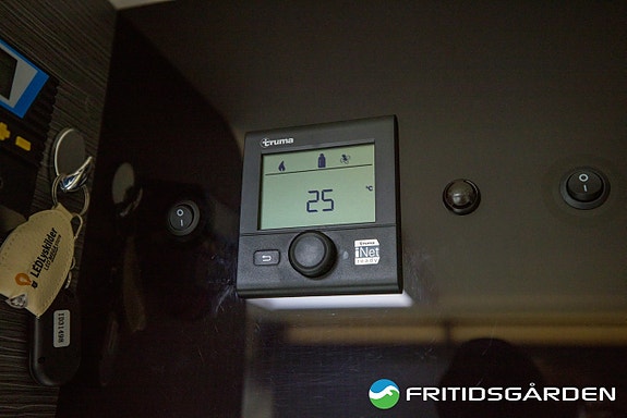 Challenger Sirius 3048 XLB Solcelle // Skinn // Ryggekamera // Face 2 Face 26 of 27