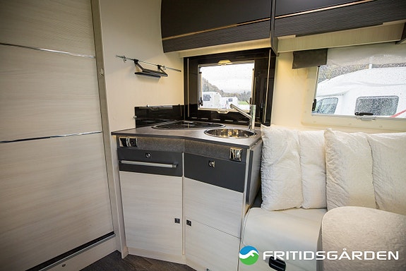 Challenger Sirius 3048 XLB Solcelle // Skinn // Ryggekamera // Face 2 Face 17 of 27