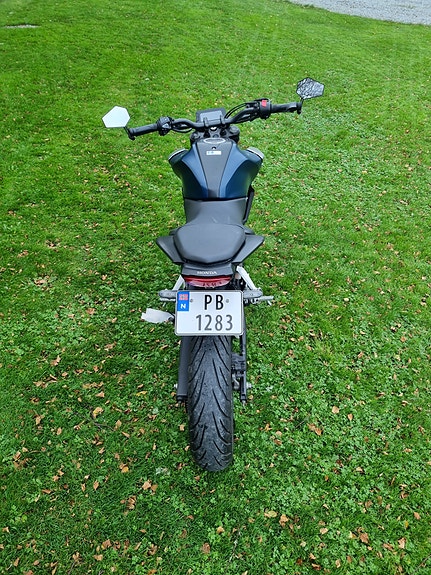 Honda CB 125 R 3 of 13