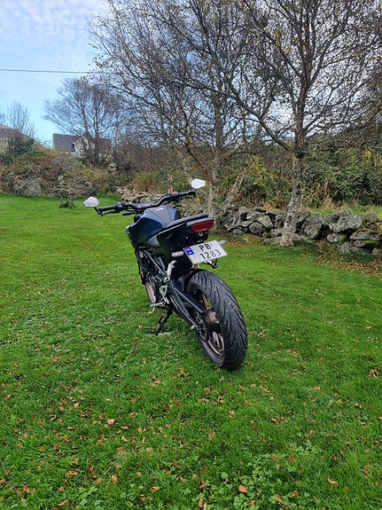 Honda CB 125 R 7 of 13