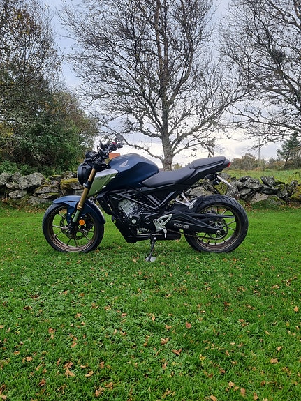 Honda CB 125 R 8 of 13