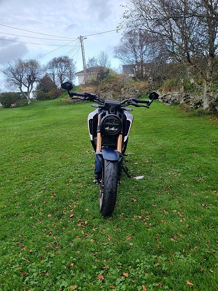 Honda CB 125 R 4 of 13