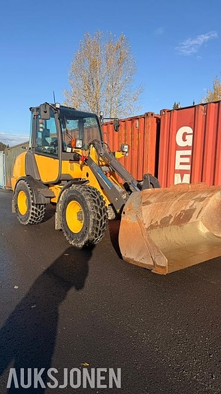 Volvo L-25B 2 of 16