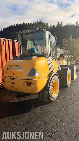 Volvo L-25B 3 of 16