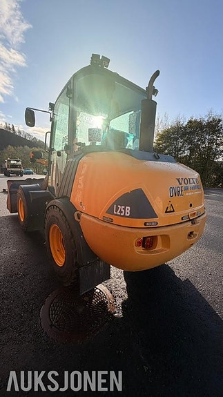 Volvo L-25B 4 of 16