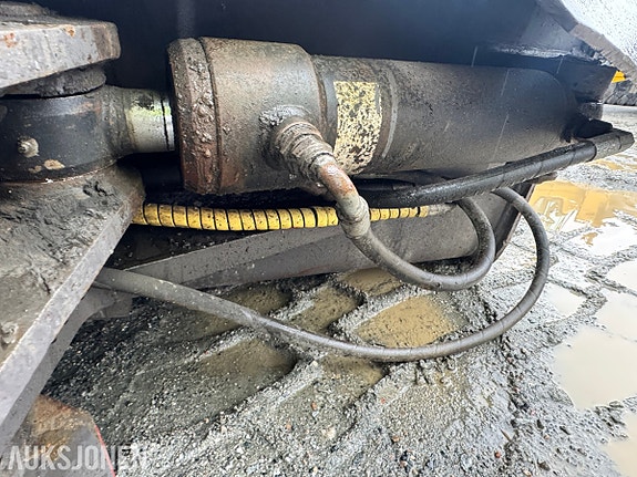 Andre Sandvik - Kladnes Hydraulisk Pusskuffe - 1600 liter - S90 feste 9 of 13
