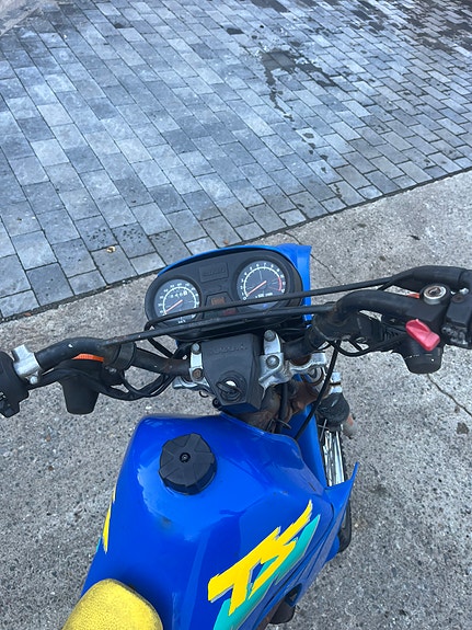 Suzuki TS 50 X 6 of 12