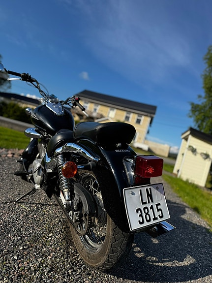 Suzuki VL 125 Intruder 3 of 7