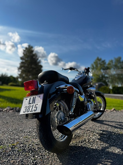 Suzuki VL 125 Intruder 4 of 7