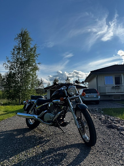 Suzuki VL 125 Intruder 6 of 7