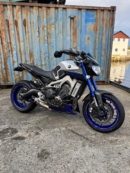 Yamaha MT-09 2 of 17