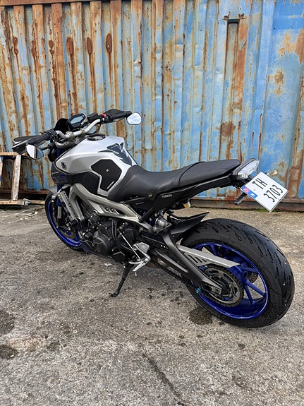 Yamaha MT-09 11 of 17