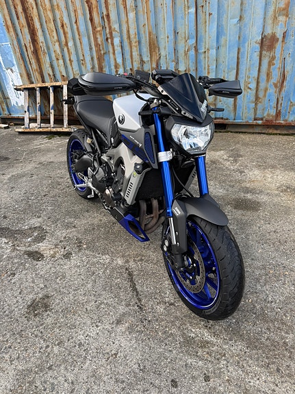 Yamaha MT-09 4 of 17