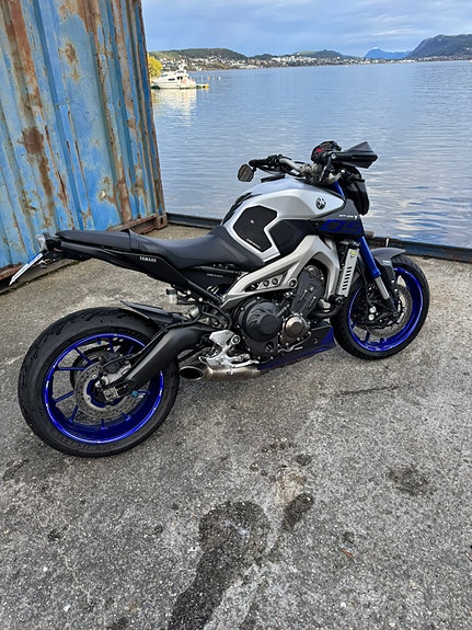 Yamaha MT-09 3 of 17