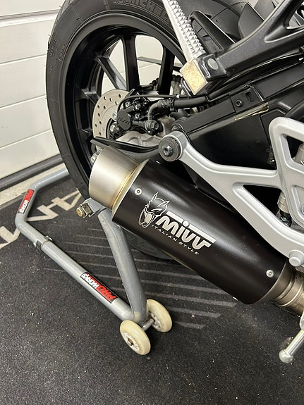 Yamaha MT-125 6 of 17