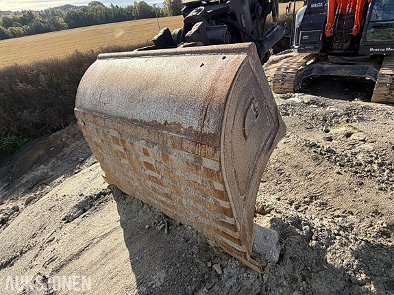 Hitachi 2018 Hitachi ZX225USRLC-6 - 8 432 timer - Rototilt R6 tiltrotator med OilQuick - Leica GNSS-antenner 8 of 30