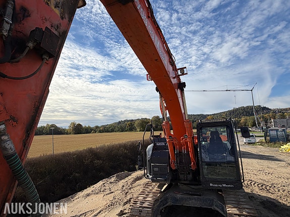 Hitachi 2018 Hitachi ZX225USRLC-6 - 8 432 timer - Rototilt R6 tiltrotator med OilQuick - Leica GNSS-antenner 28 of 30