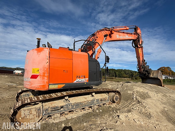 Hitachi 2018 Hitachi ZX225USRLC-6 - 8 432 timer - Rototilt R6 tiltrotator med OilQuick - Leica GNSS-antenner 5 of 30