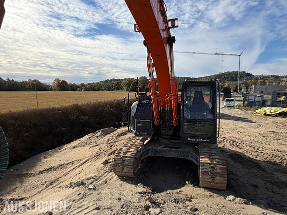 Hitachi 2018 Hitachi ZX225USRLC-6 - 8 432 timer - Rototilt R6 tiltrotator med OilQuick - Leica GNSS-antenner 29 of 30