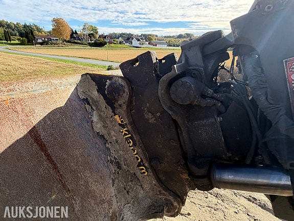 Hitachi 2018 Hitachi ZX225USRLC-6 - 8 432 timer - Rototilt R6 tiltrotator med OilQuick - Leica GNSS-antenner 10 of 30