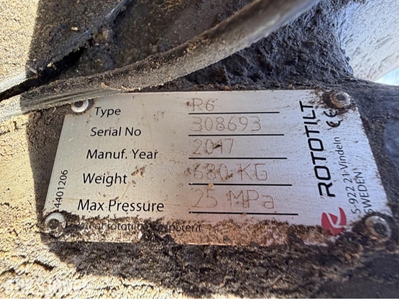 Hitachi 2018 Hitachi ZX225USRLC-6 - 8 432 timer - Rototilt R6 tiltrotator med OilQuick - Leica GNSS-antenner 20 of 30