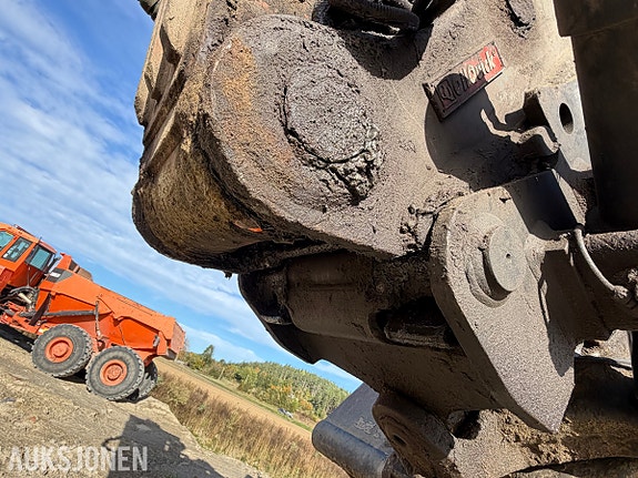 Hitachi 2018 Hitachi ZX225USRLC-6 - 8 432 timer - Rototilt R6 tiltrotator med OilQuick - Leica GNSS-antenner 19 of 30
