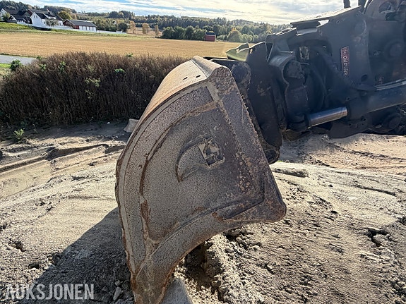 Hitachi 2018 Hitachi ZX225USRLC-6 - 8 432 timer - Rototilt R6 tiltrotator med OilQuick - Leica GNSS-antenner 9 of 30