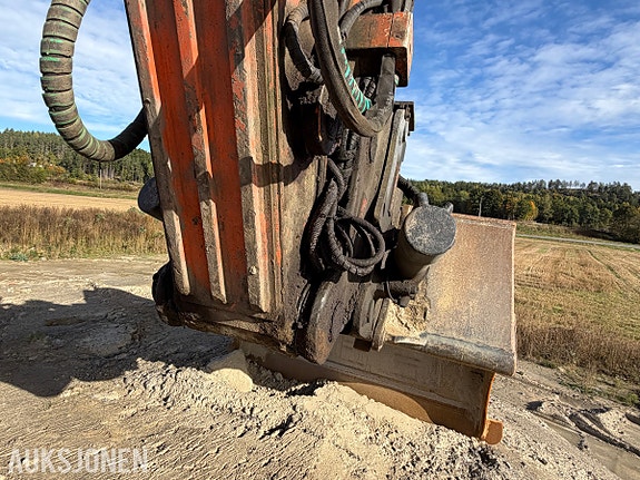 Hitachi 2018 Hitachi ZX225USRLC-6 - 8 432 timer - Rototilt R6 tiltrotator med OilQuick - Leica GNSS-antenner 21 of 30