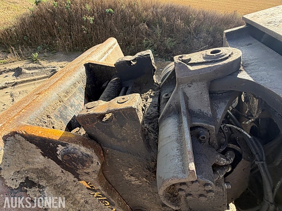 Hitachi 2018 Hitachi ZX225USRLC-6 - 8 432 timer - Rototilt R6 tiltrotator med OilQuick - Leica GNSS-antenner 12 of 30