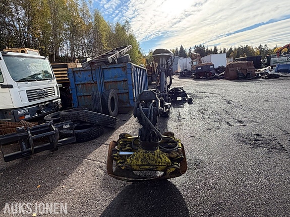 Andre 2022 - Jonsered J1088S 79 tømmerkran 2022 - Grabb og rotator - Betjeningssete med tak - Sakkyndig ko 3 of 30