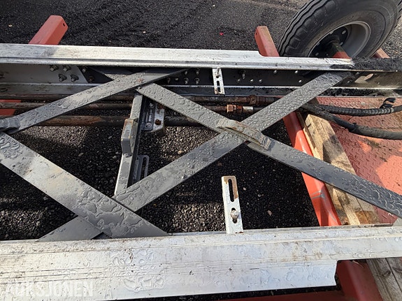 Andre Tømmerpåbygg til lastebil - Fire par ExTe A5 stakekarmer - Alucar frontgavl i aluminium - Lengde 5,9 7 of 30