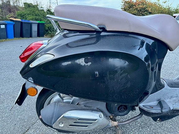 Vespa Piaggio 3 of 7