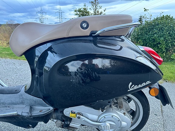 Vespa Piaggio 2 of 7
