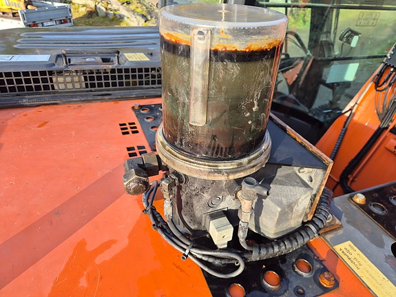 Hitachi ZX135US-3 12 of 21