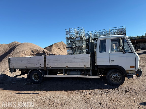 Nissan Planbil m/nedfellbarekarmer 4 of 23