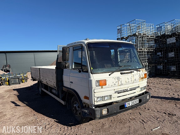 Nissan Planbil m/nedfellbarekarmer 3 of 23
