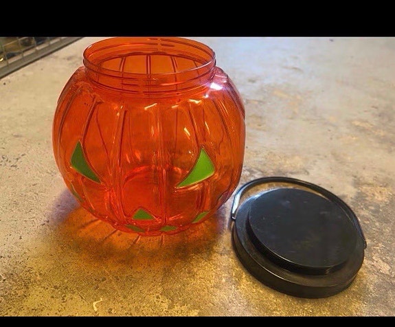 Kul ubrukt Halloween bøtte