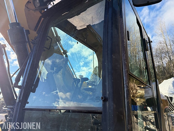 Cat 323DL 11 of 30