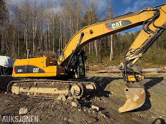 Cat 323DL 2 of 30