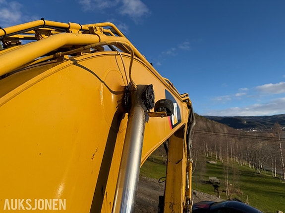 Cat 323DL 16 of 30