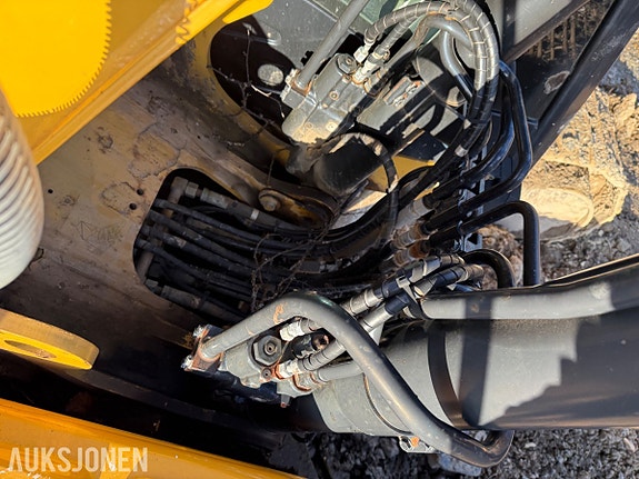 Cat 323DL 13 of 30